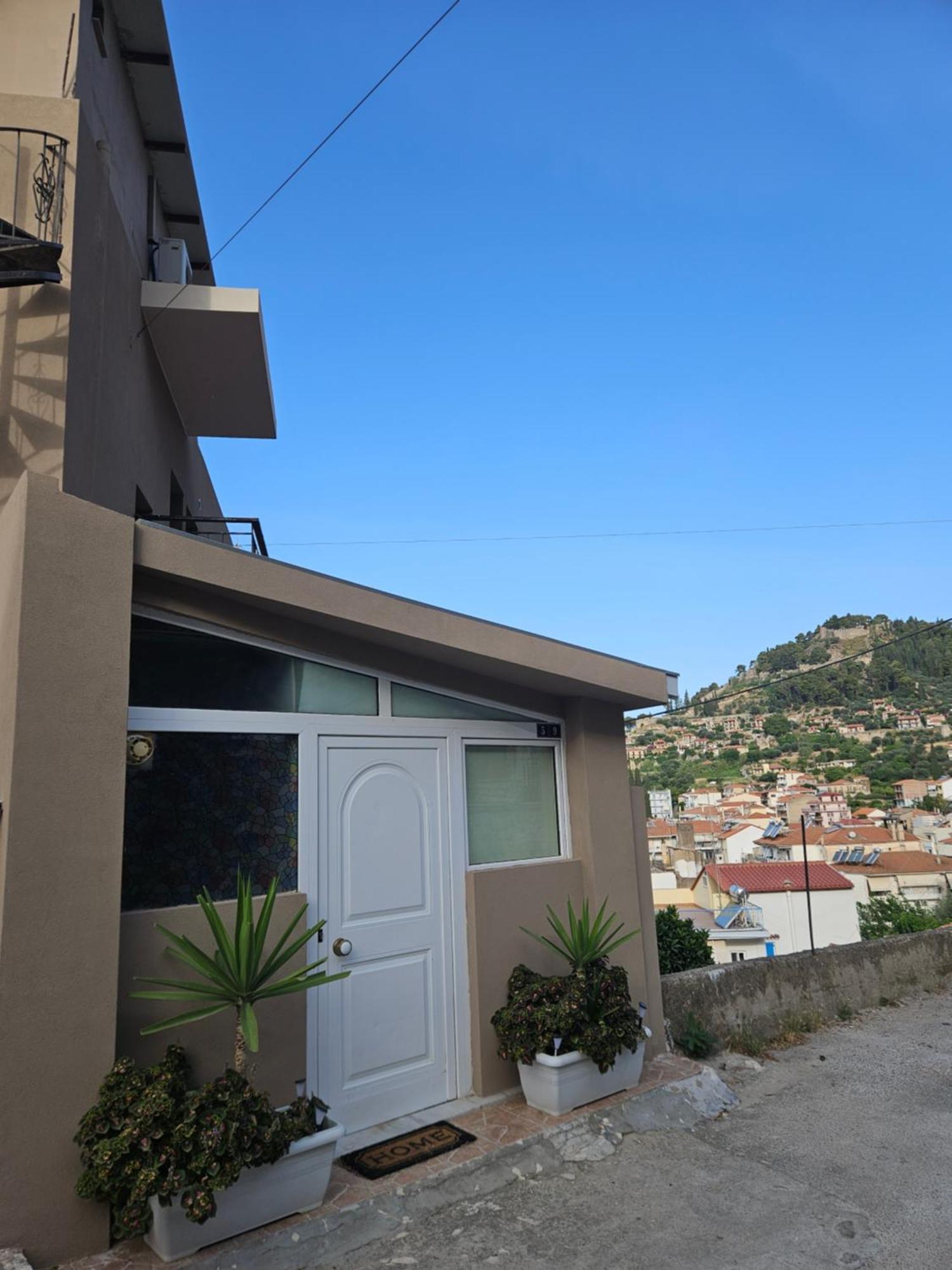 Με Θέα Το Κάστρο Apartment Nafpaktos Luaran gambar