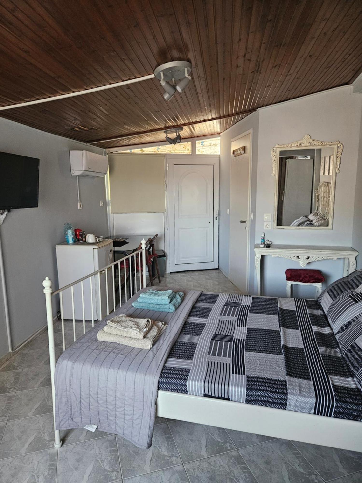 Με Θέα Το Κάστρο Apartment Nafpaktos Luaran gambar